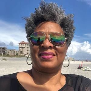 Meet your Posher, Beverly